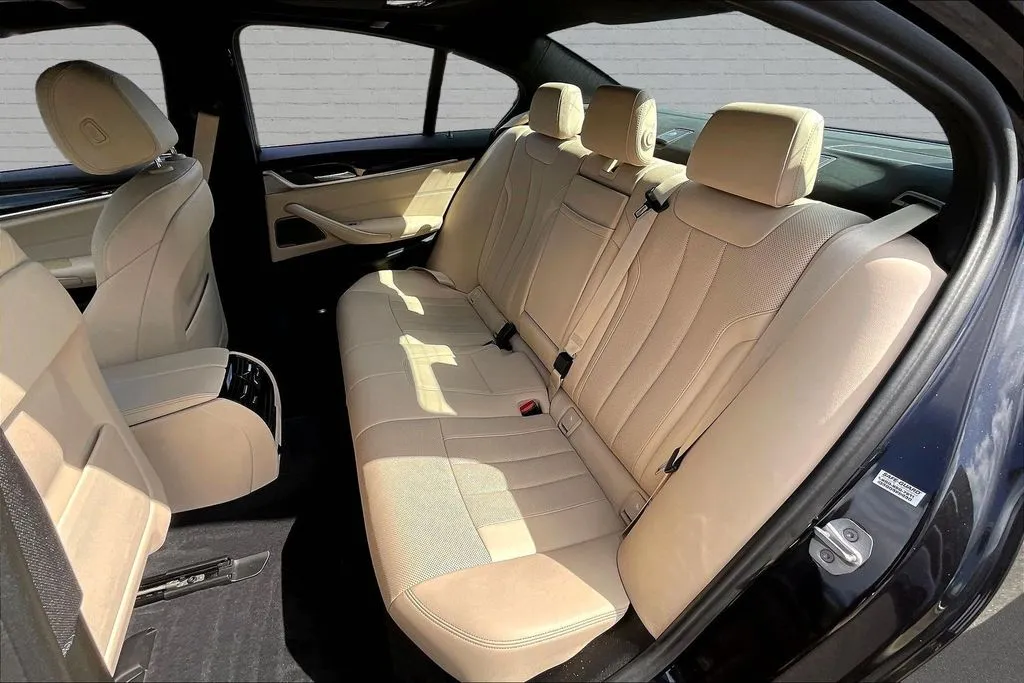 BMW 5 Series photo 21
