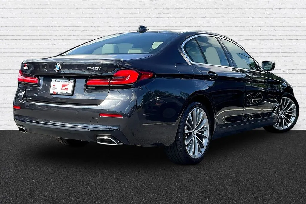BMW 5 Series photo 6