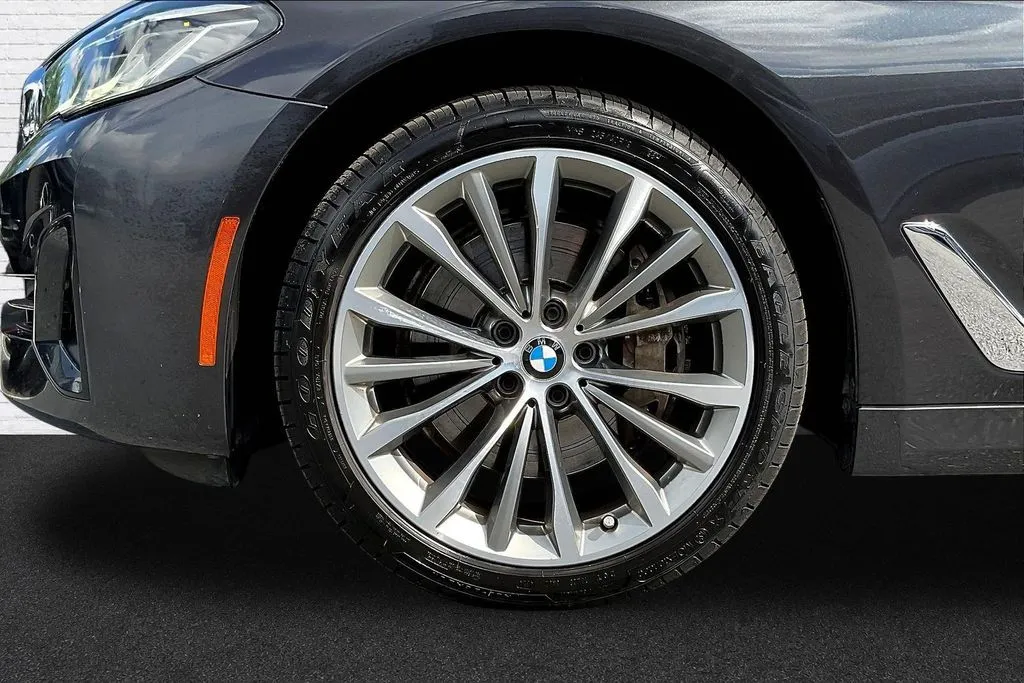 BMW 5 Series photo 31