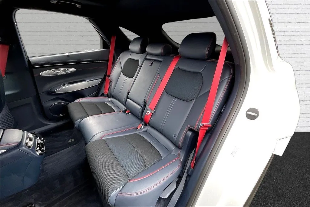 Genesis GV70 photo 22