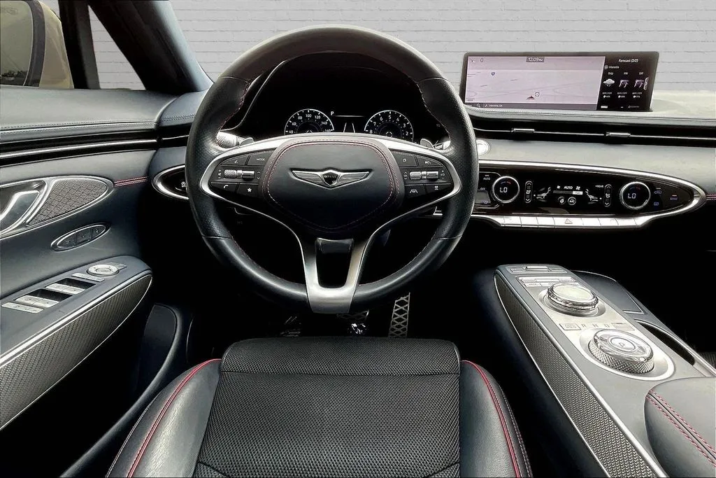 Genesis GV70 photo 8