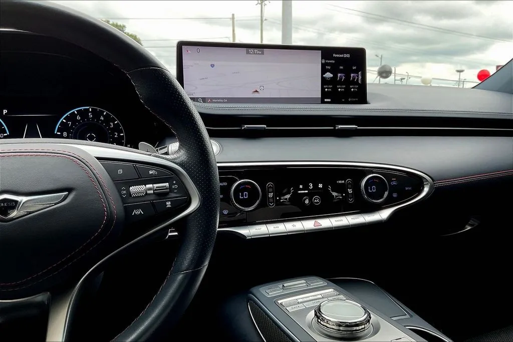 Genesis GV70 photo 15