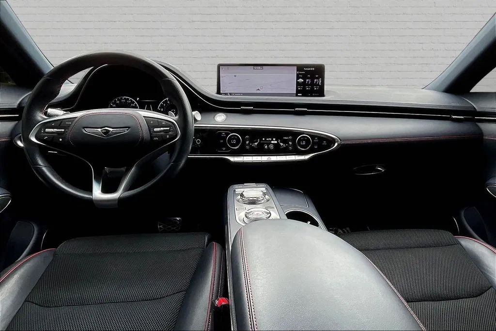 Genesis GV70 photo 7