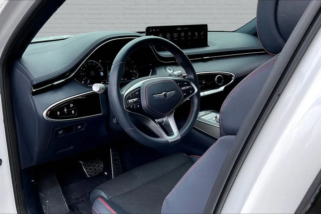 Genesis GV70 photo 17