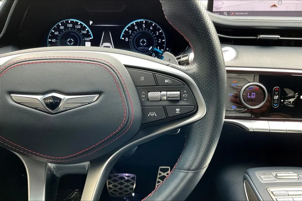 Genesis GV70 photo 12