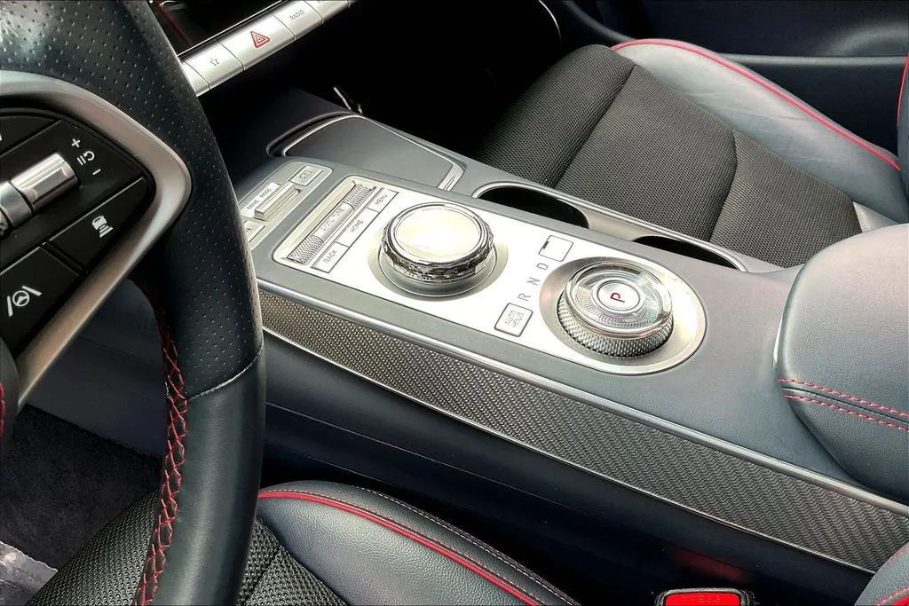 Genesis GV70 photo 18