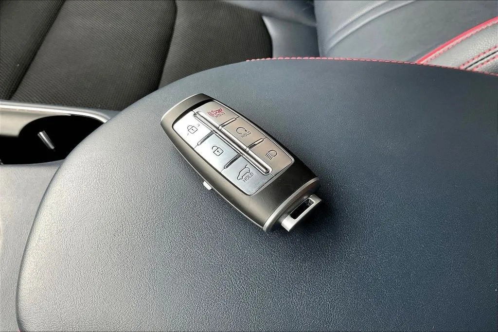Genesis GV70 photo 32