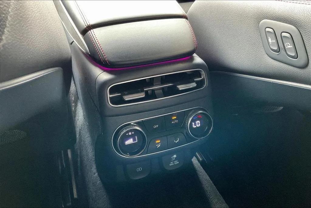 Genesis GV70 photo 10
