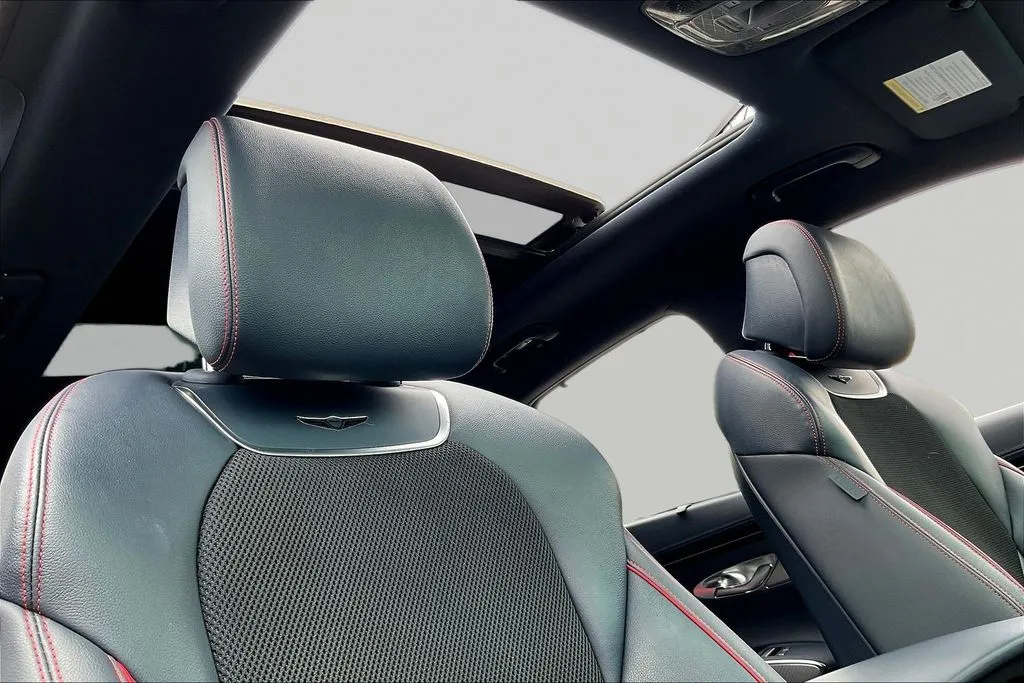 Genesis GV70 photo 26