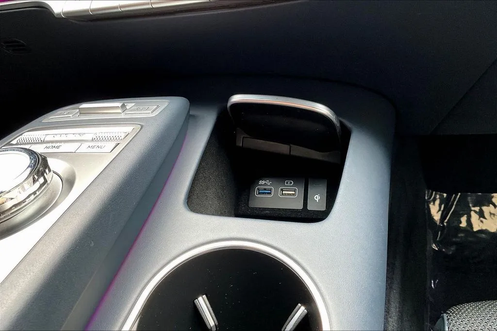 Genesis GV70 photo 16