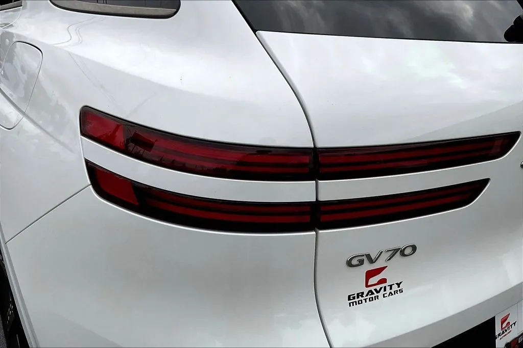 Genesis GV70 photo 23