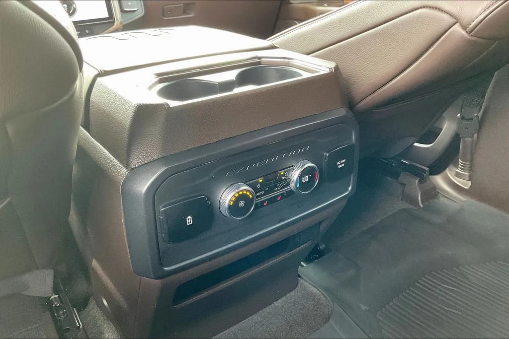Ford Expedition photo 10
