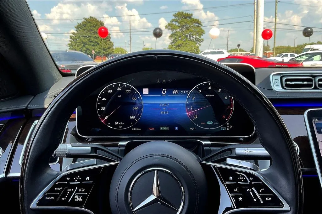 Mercedes-Benz S-Class photo 13