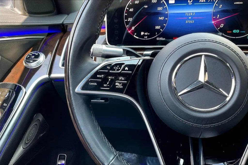 Mercedes-Benz S-Class photo 11