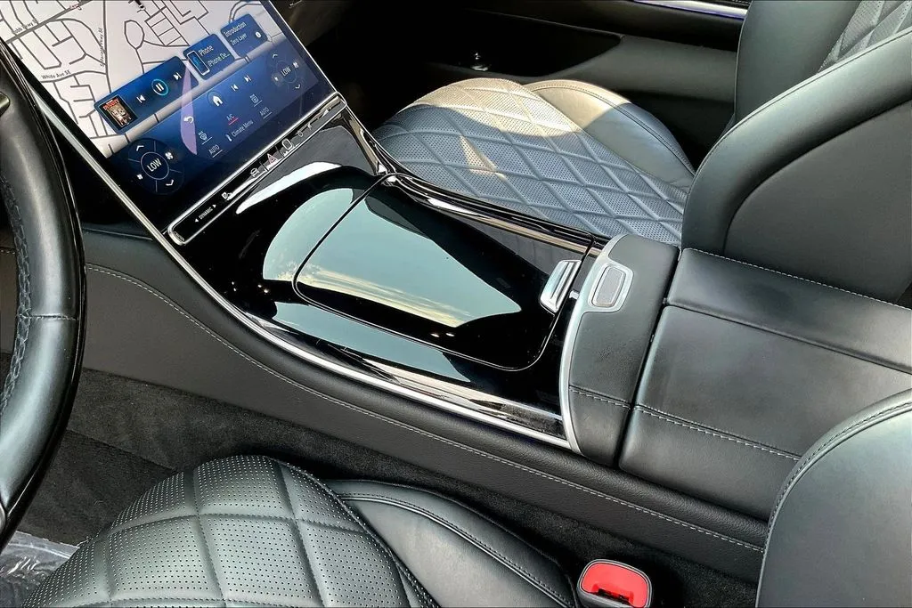 Mercedes-Benz S-Class photo 18