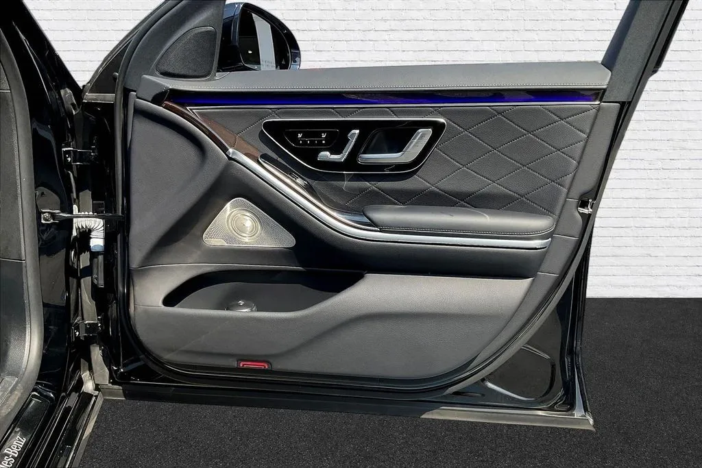 Mercedes-Benz S-Class photo 28