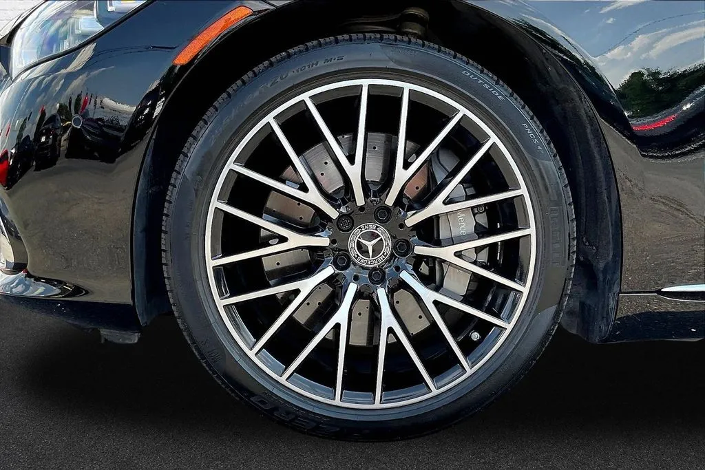 Mercedes-Benz S-Class photo 32