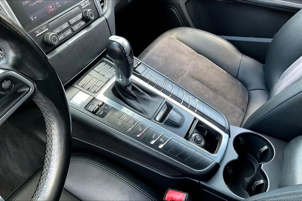 Porsche Macan photo 16