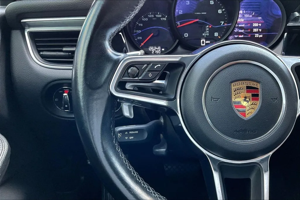 Porsche Macan photo 11