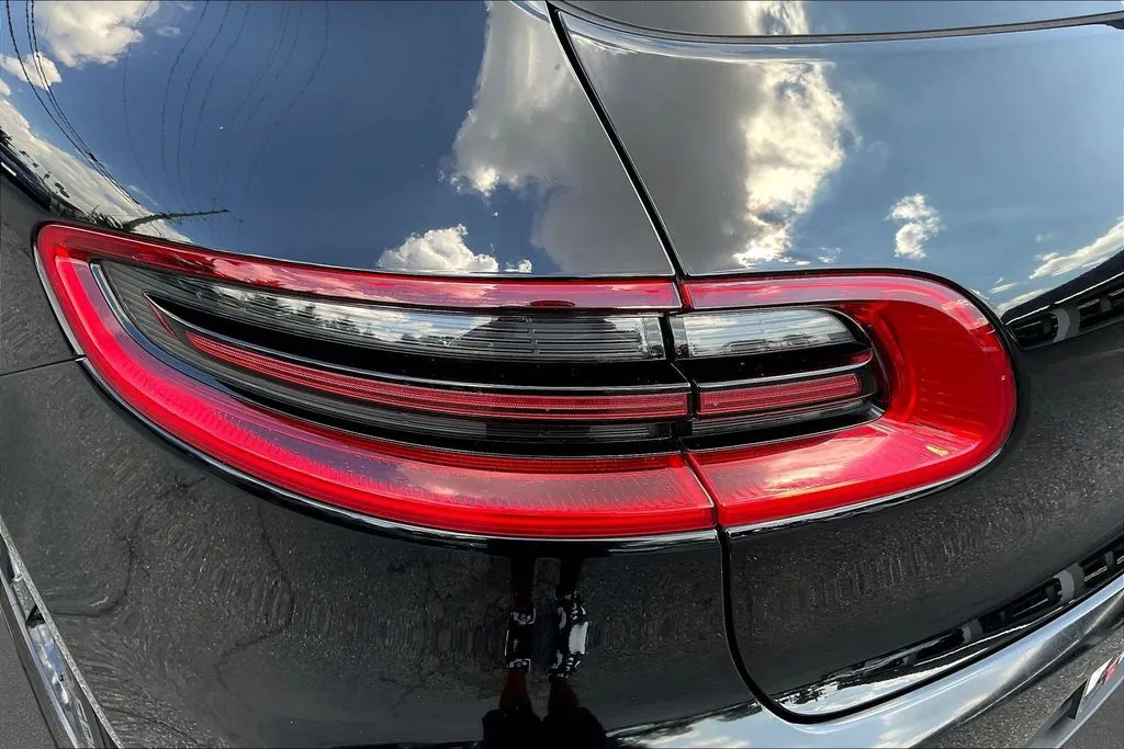 Porsche Macan photo 21