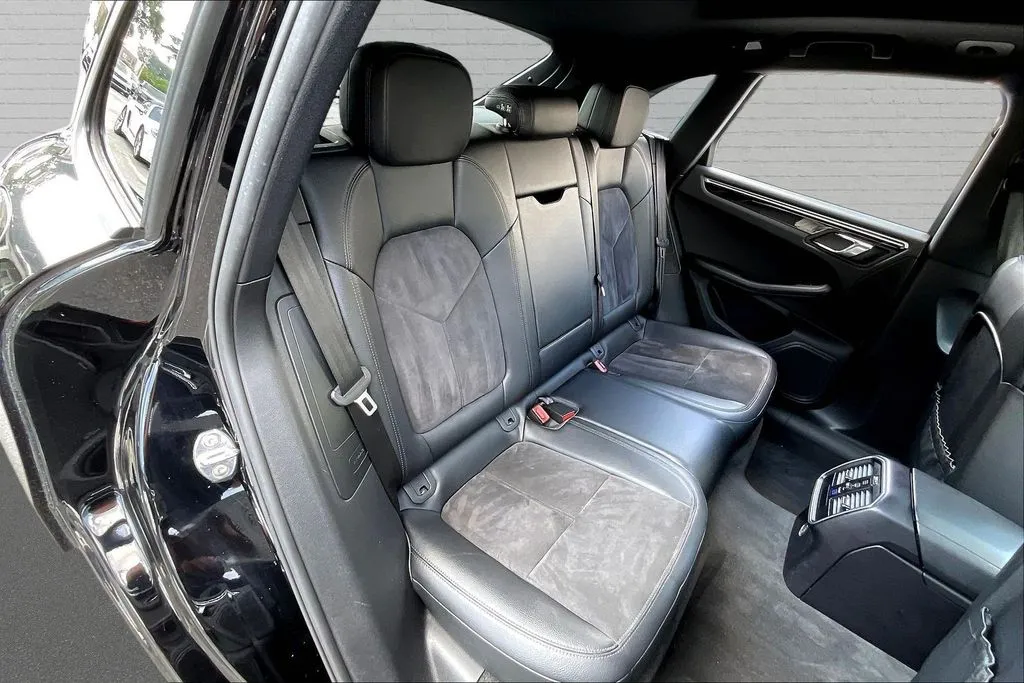 Porsche Macan photo 23