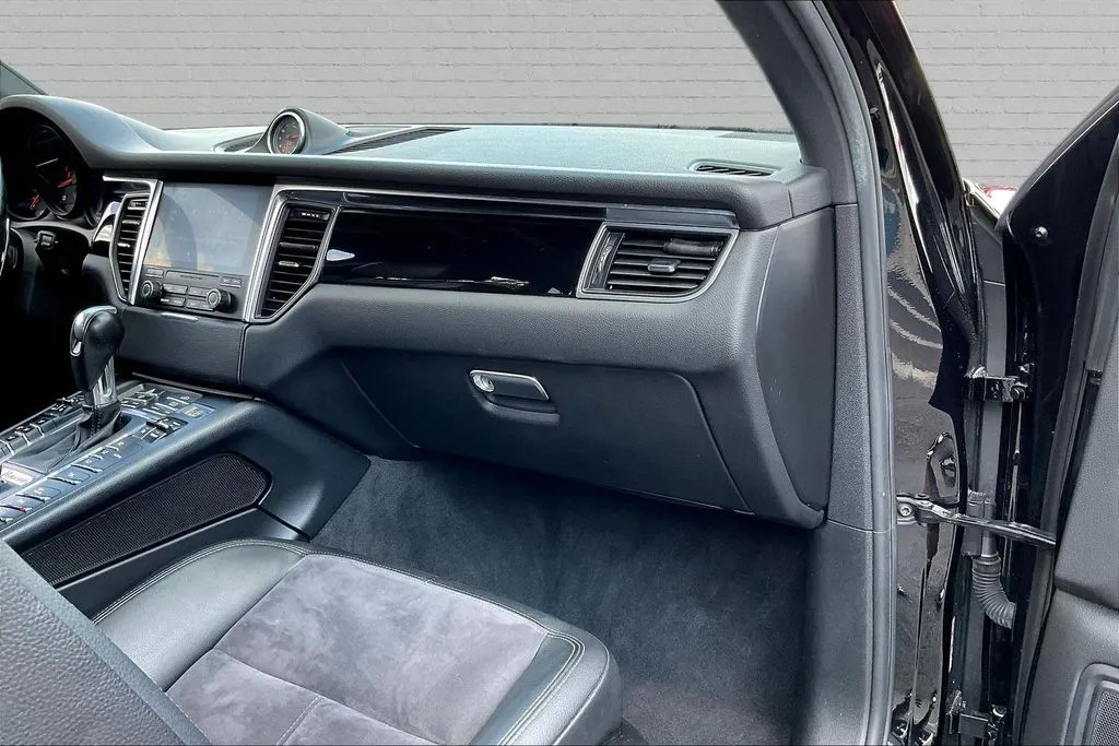 Porsche Macan photo 24