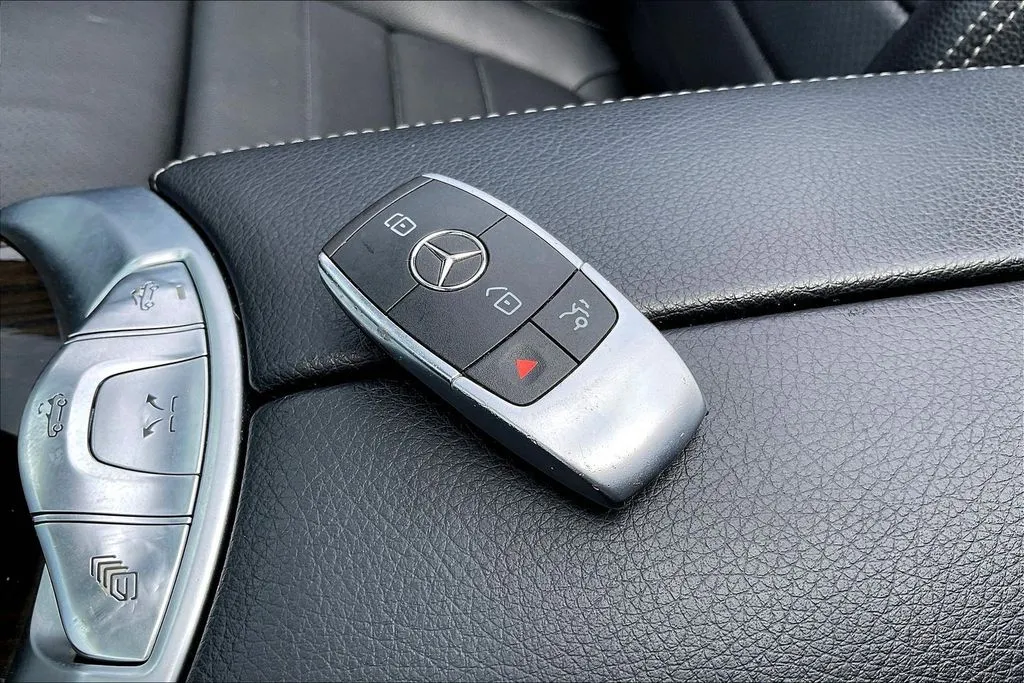 Mercedes-Benz C-Class photo 32
