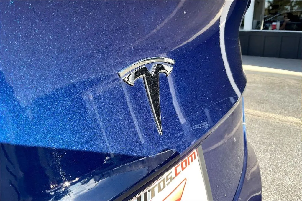 Tesla Model 3 photo 19
