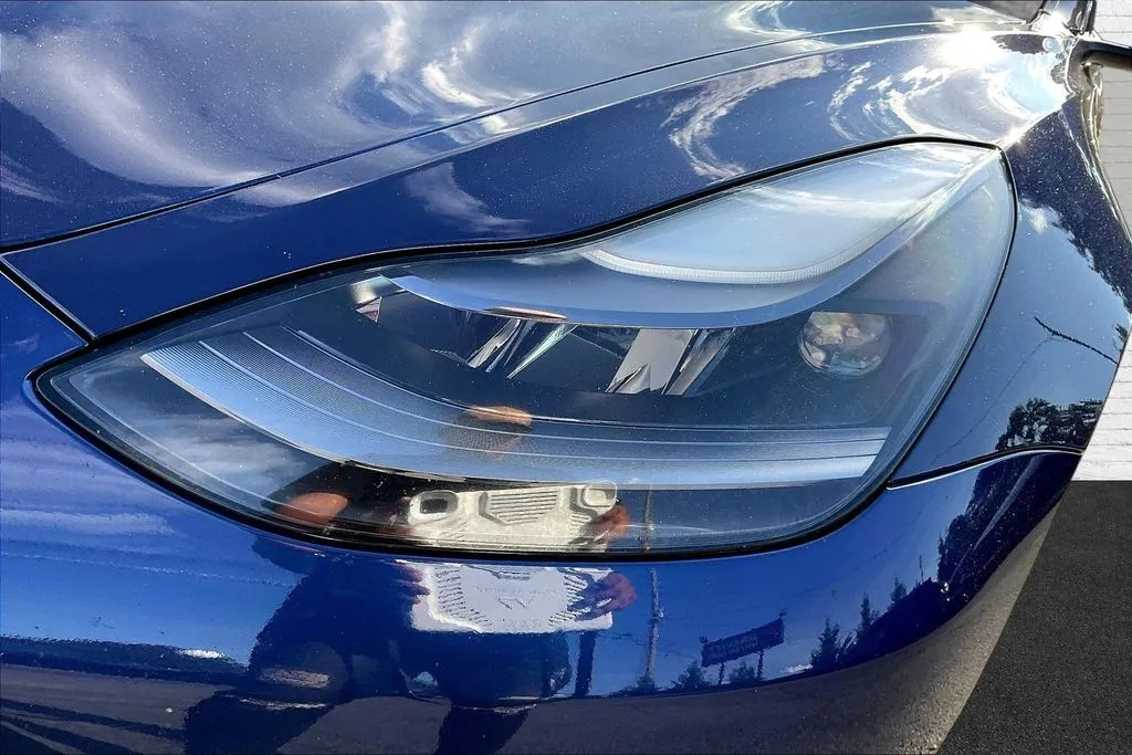 Tesla Model 3 photo 25