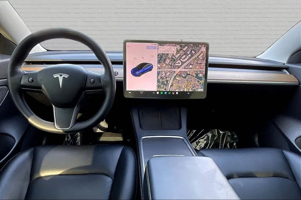 Tesla Model 3 photo 4