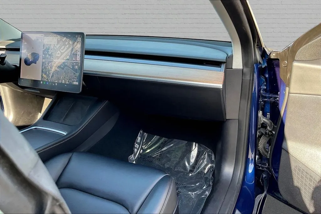 Tesla Model 3 photo 21