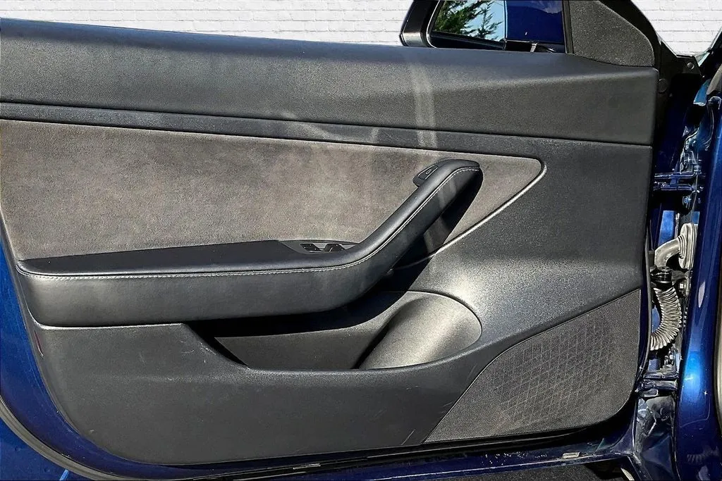 Tesla Model 3 photo 15