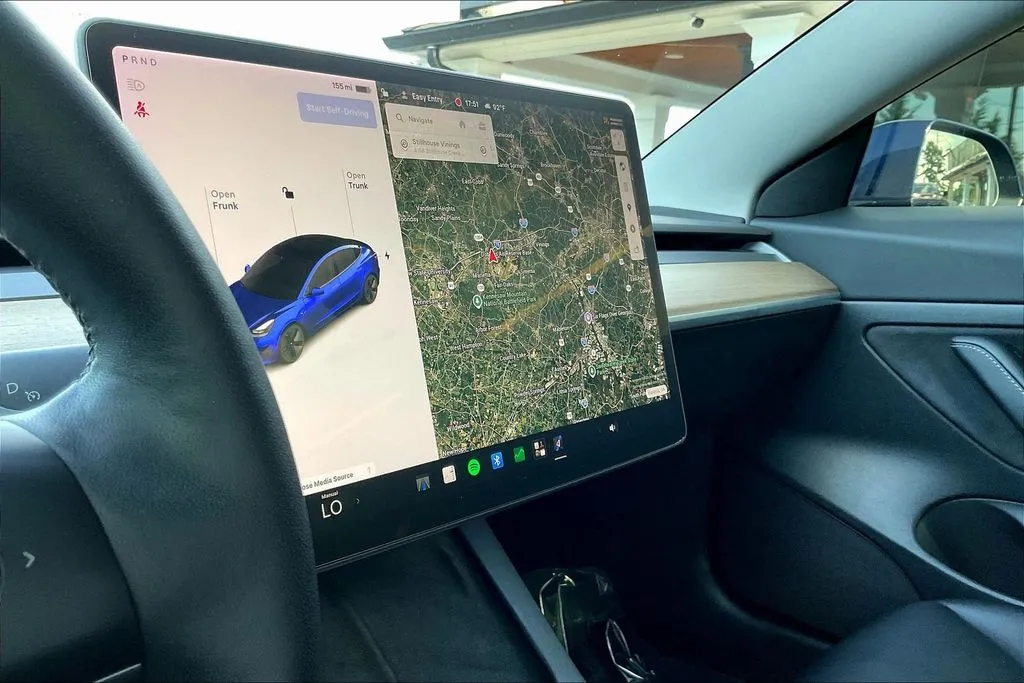 Tesla Model 3 photo 11