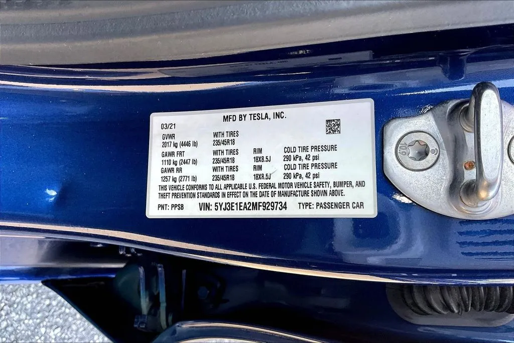 Tesla Model 3 photo 14