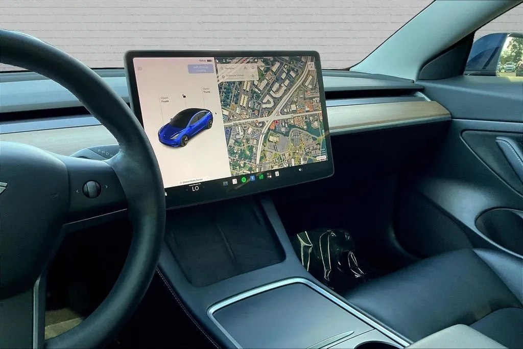 Tesla Model 3 photo 6