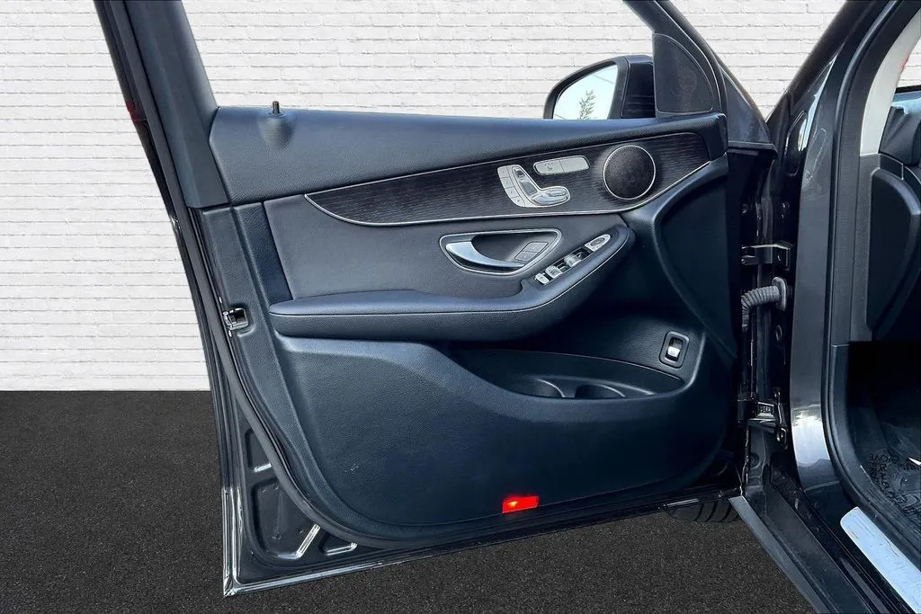 Mercedes-Benz GLC photo 15