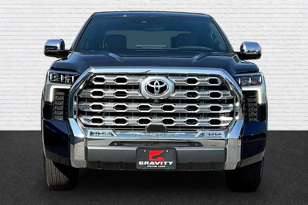 Toyota Tundra photo 2