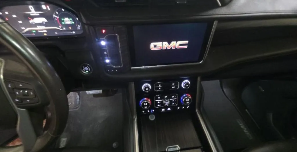 GMC Yukon XL photo 4