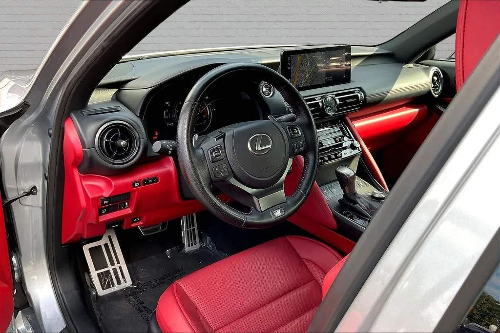 Lexus IS photo 15