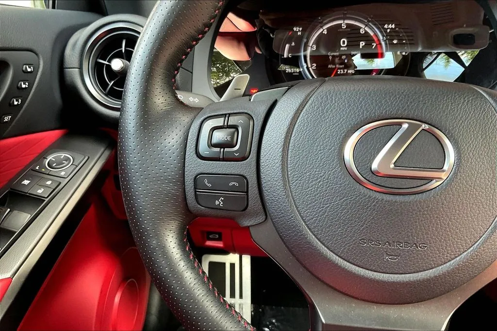 Lexus IS photo 10
