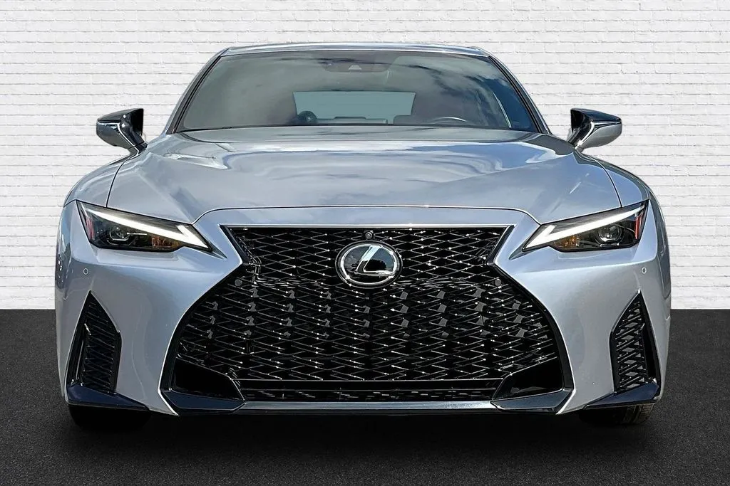 Lexus IS photo 2