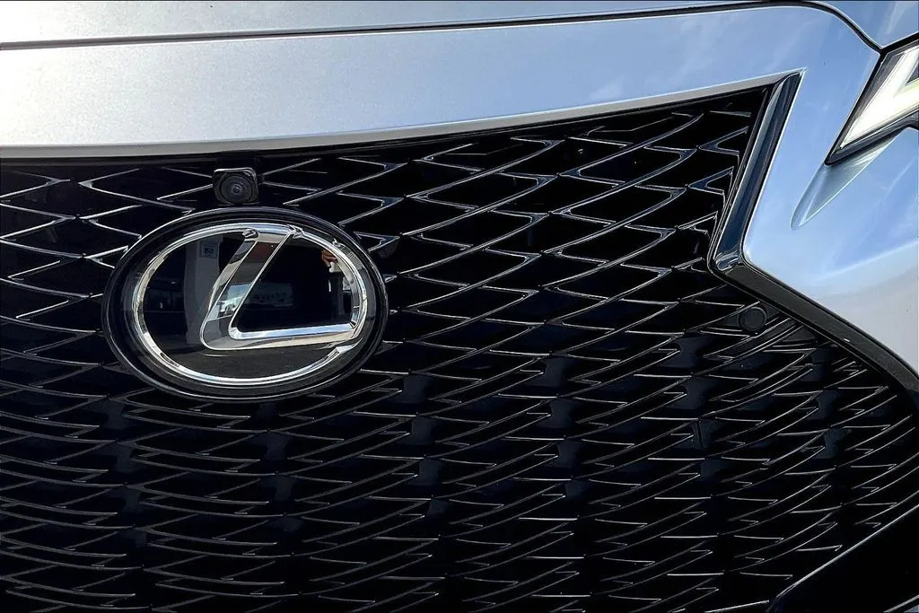 Lexus IS photo 28