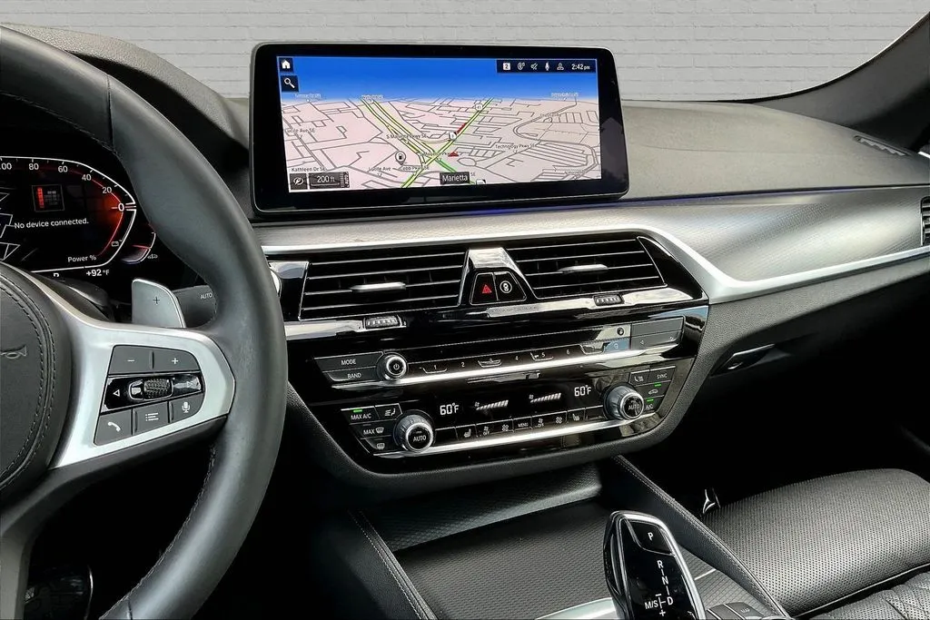 BMW 5 Series photo 9