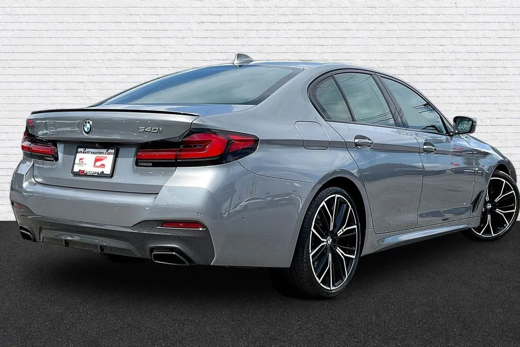 BMW 5 Series photo 6