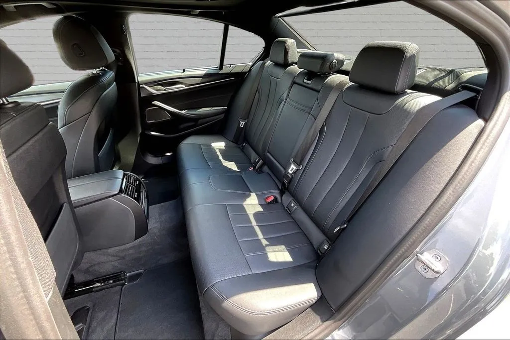 BMW 5 Series photo 20