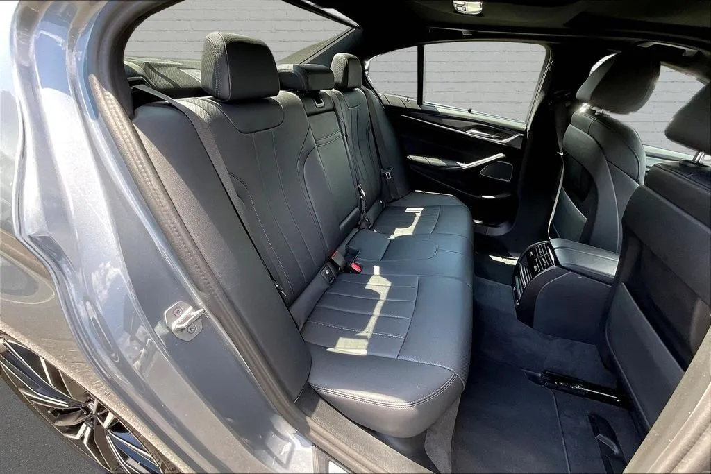 BMW 5 Series photo 23