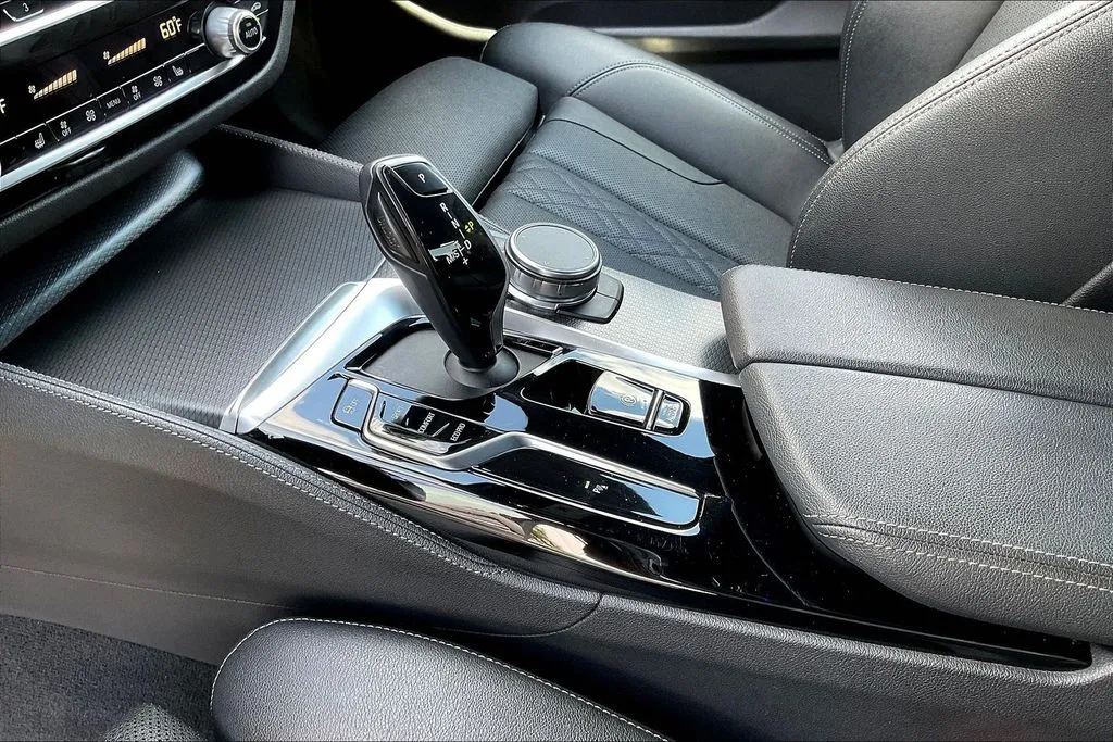 BMW 5 Series photo 16