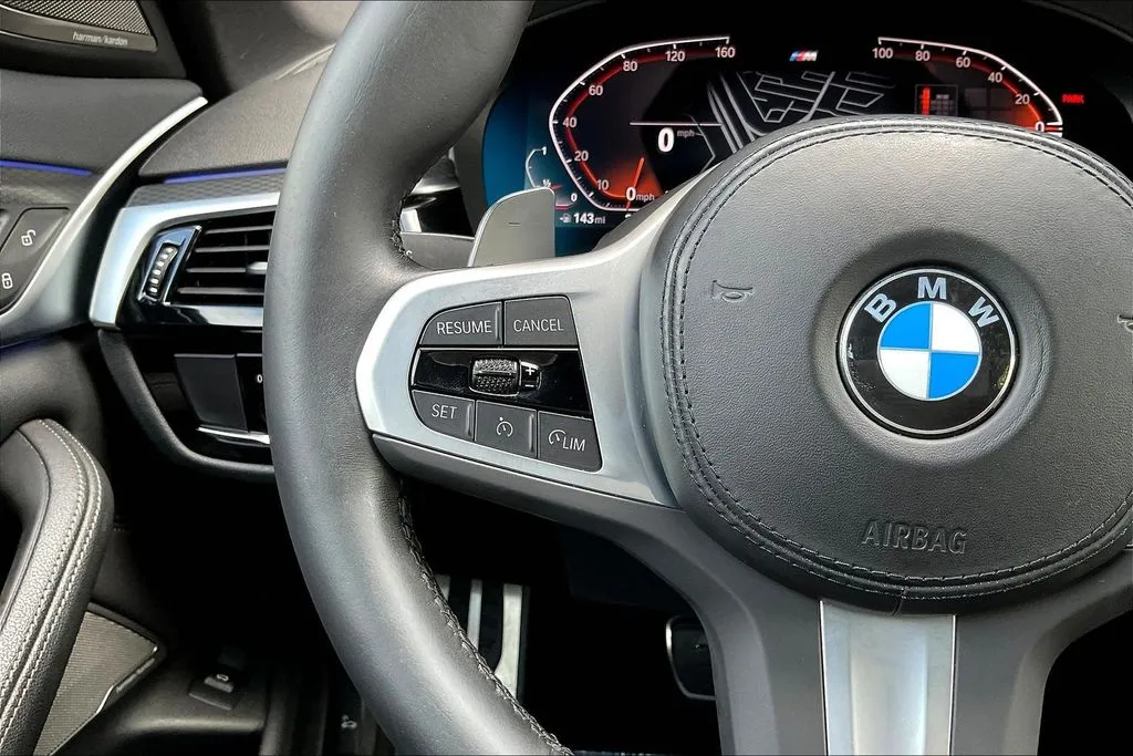 BMW 5 Series photo 10