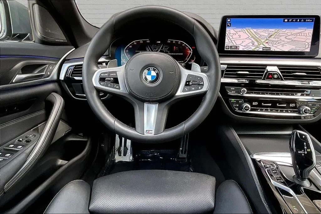 BMW 5 Series photo 8