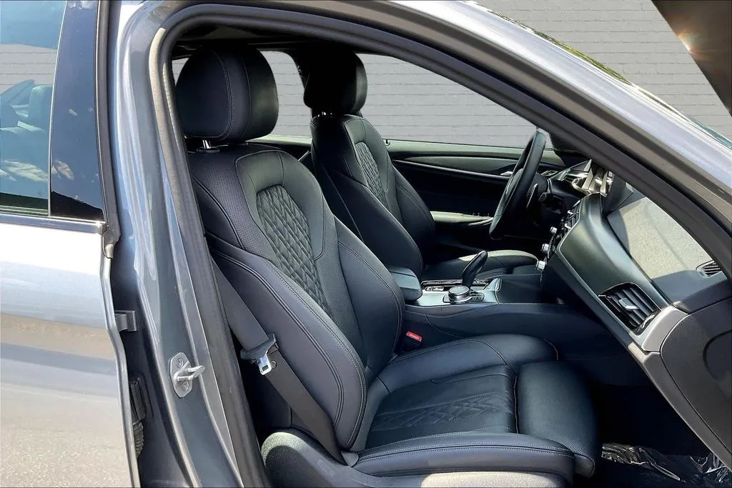 BMW 5 Series photo 27